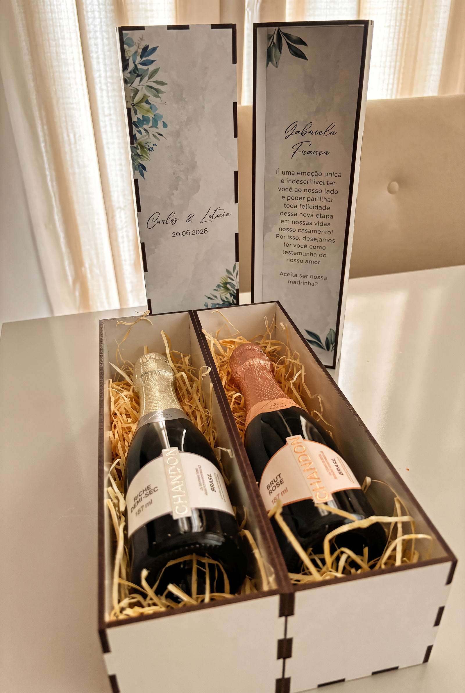Caixa personalizada para convite de casamento